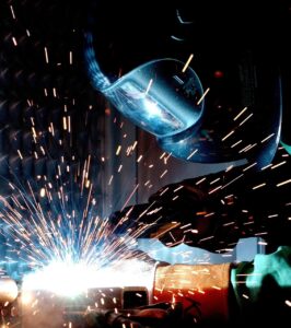 営業職の過重労働を理由に転職を検討する際のポイントは？