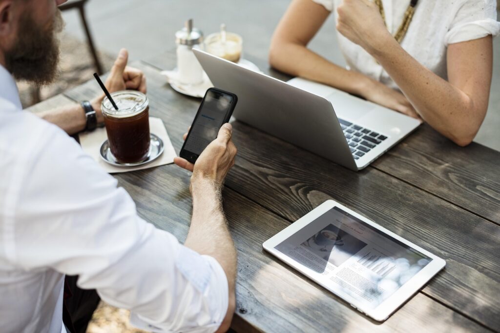 20代男性がブラック企業で悩む営業の解決策とは？